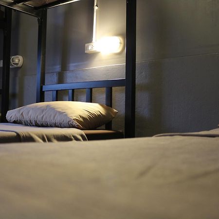 Ama Phuket Hostel エクステリア 写真