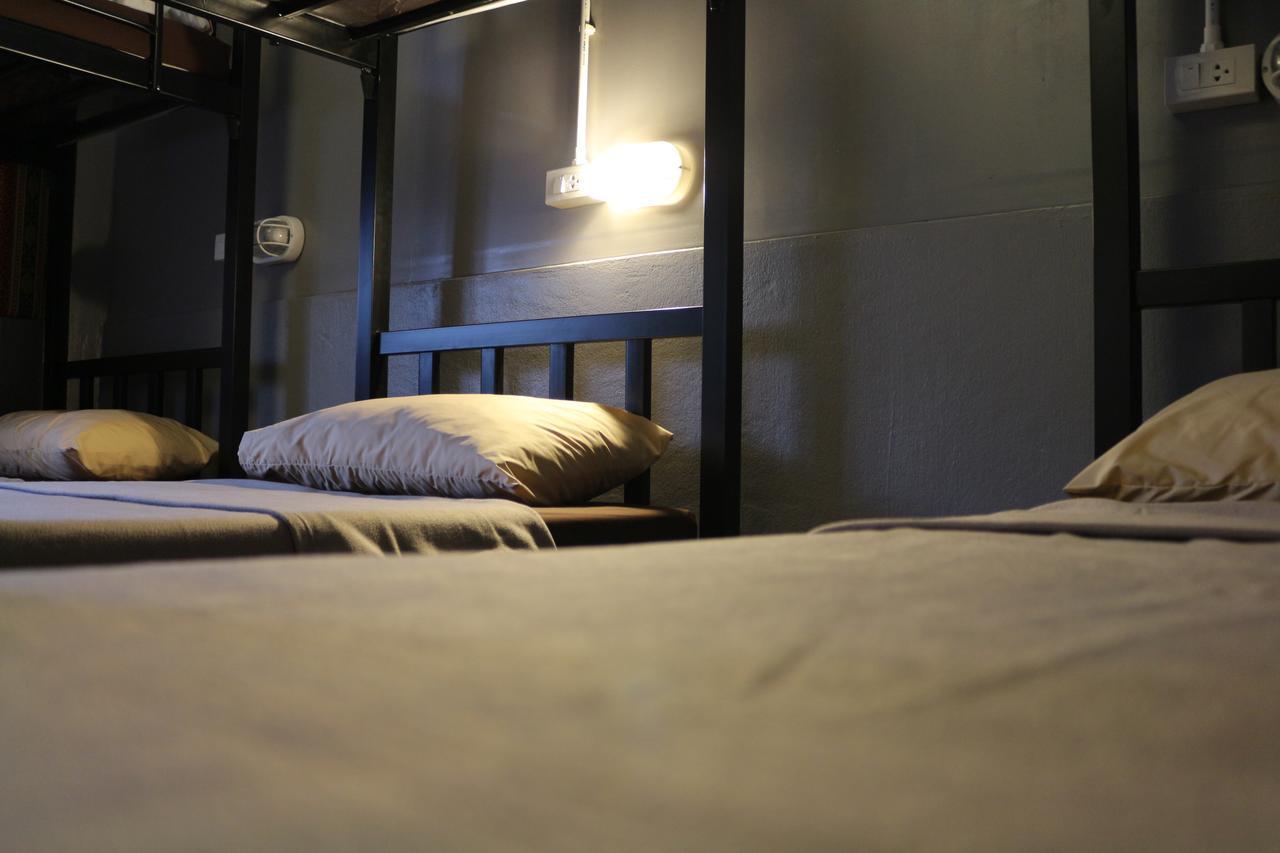 Ama Phuket Hostel エクステリア 写真