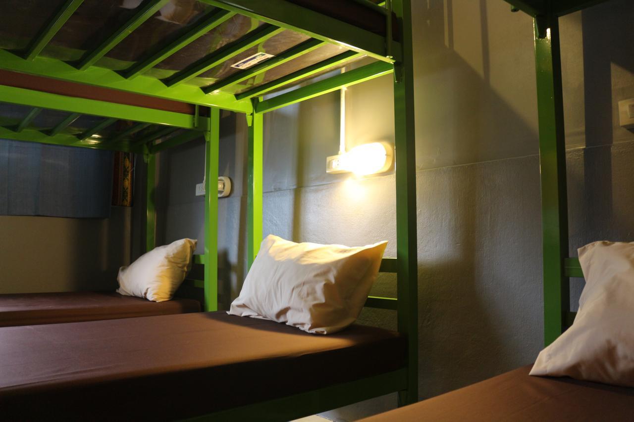 Ama Phuket Hostel エクステリア 写真