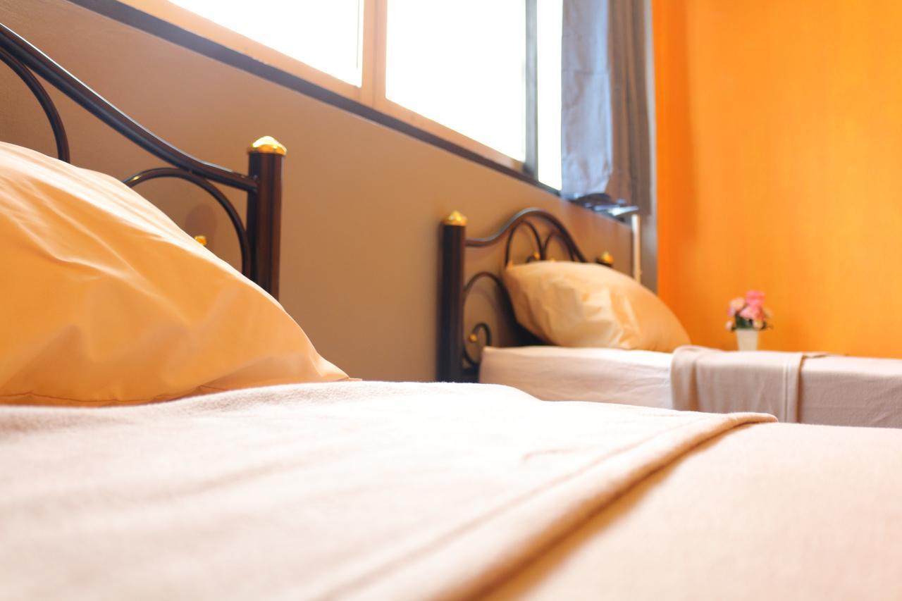 Ama Phuket Hostel エクステリア 写真
