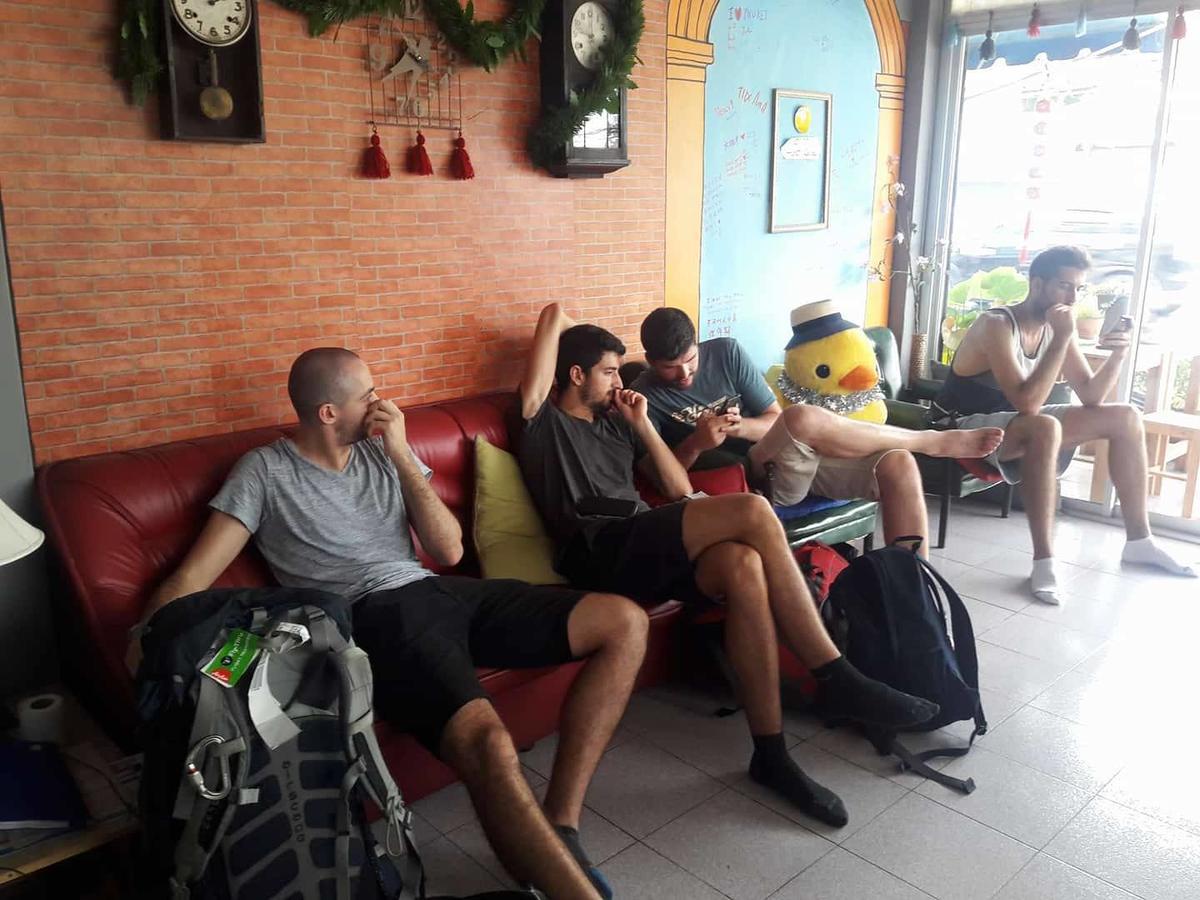 Ama Phuket Hostel エクステリア 写真
